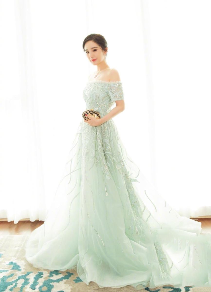 Muôn vẻ lộng lẫy của mỹ nhân Hoa ngữ khi diện đầm dạ hội
