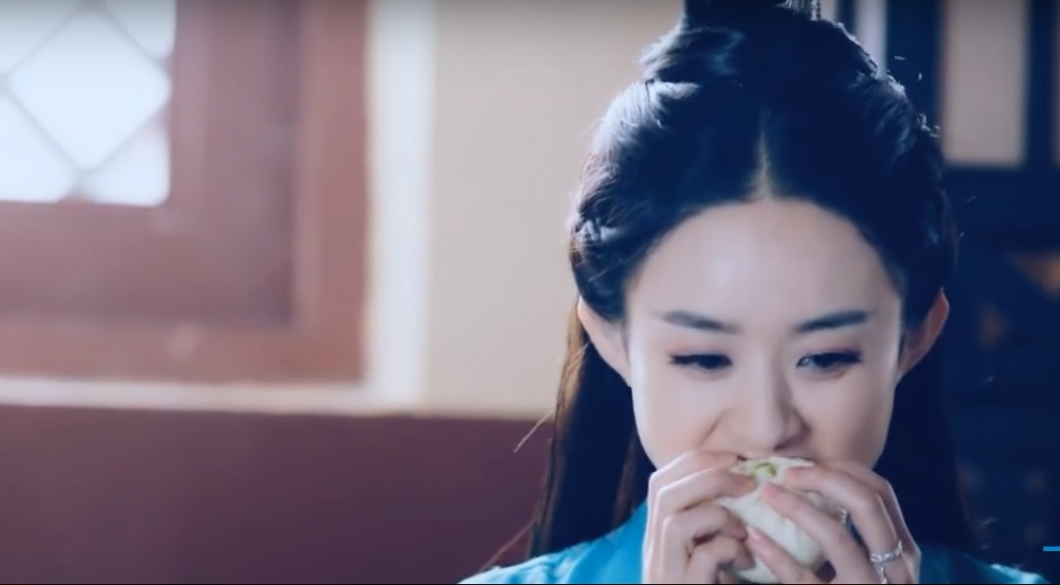 Mỹ nhân Hoa ngữ đẹp thì đẹp chứ ăn thì vẫn 'bất chấp hình tượng'