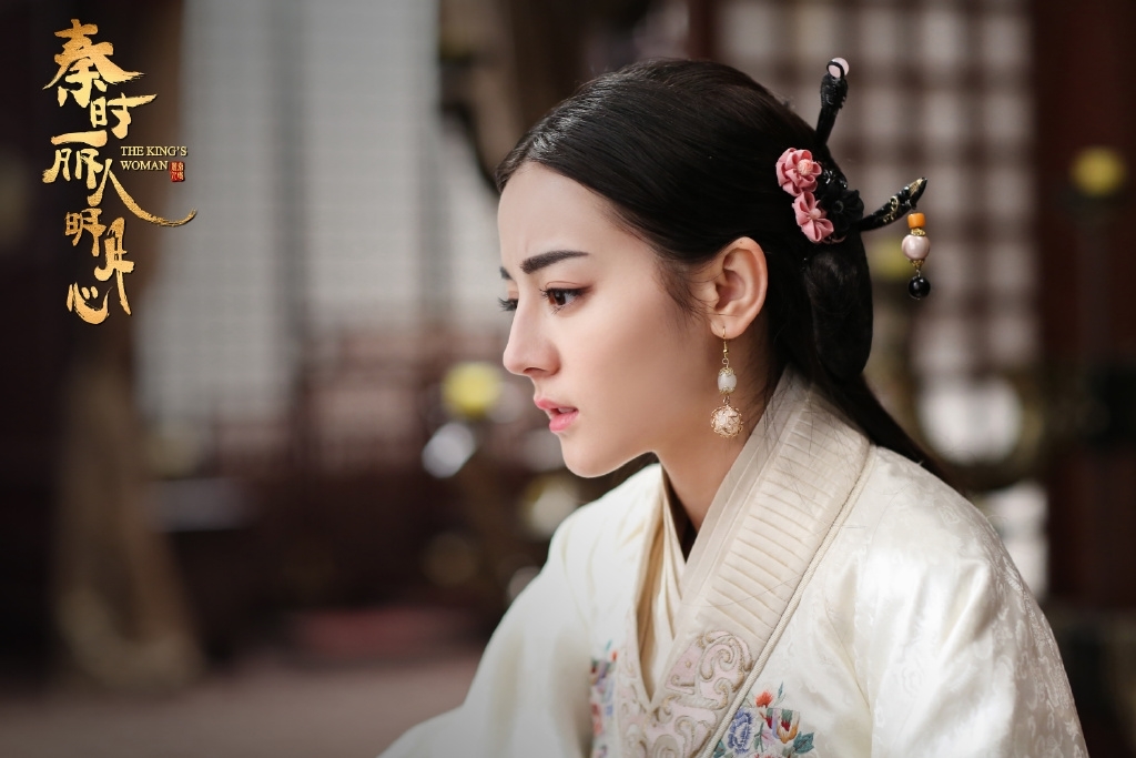 Diễn xuất còn non nhưng Địch Lệ Nhiệt Ba vẫn được tha thứ vì quá đẹp