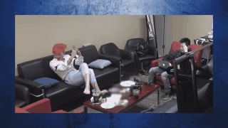 Ảnh hậu trường cực khó đỡ của các thần tượng Kpop