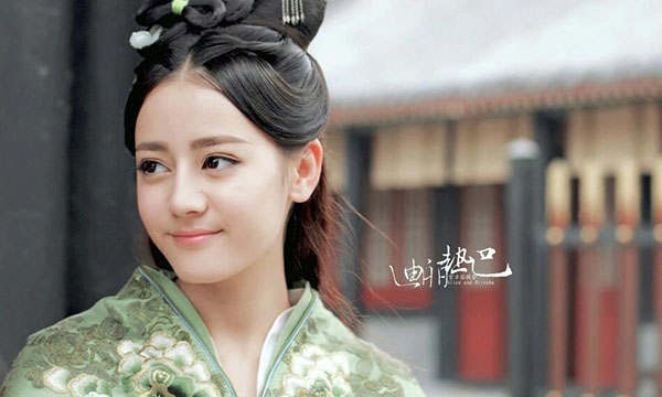 Diễn xuất còn non nhưng Địch Lệ Nhiệt Ba vẫn được tha thứ vì quá đẹp
