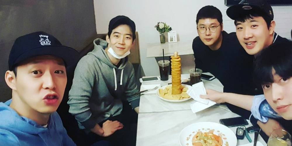 Hoàn hảo là vậy, sao Hàn vẫn không ít lần bị chính em ruột “bóc phốt”