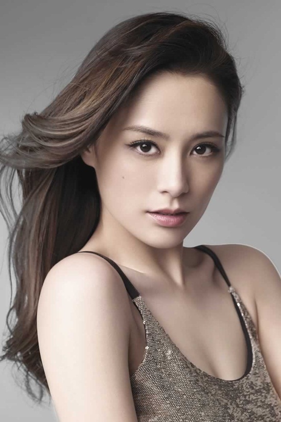 Chung hân Đồng xinh đẹp đầy quyến rũ.