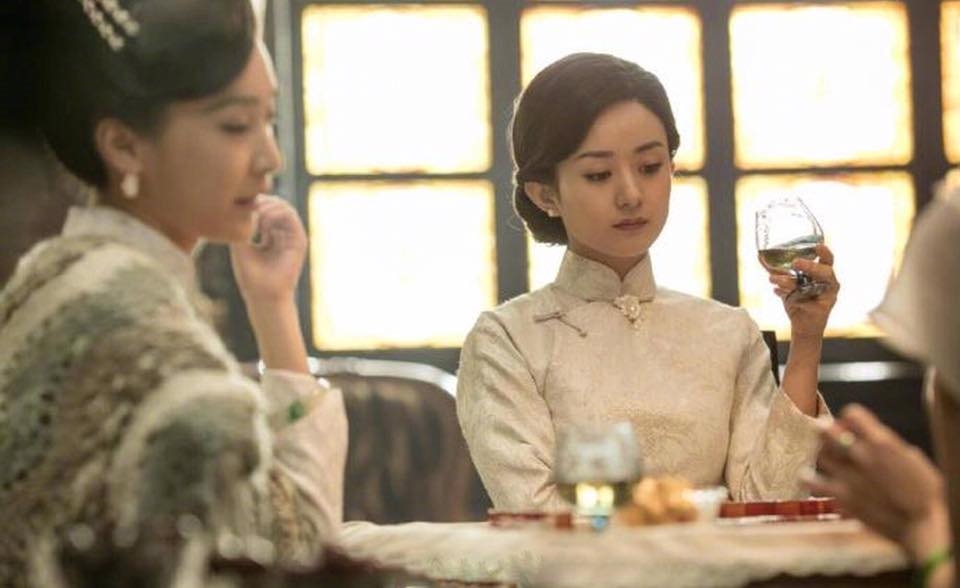 Tạo hình 'già dặn' của Triệu Lệ Dĩnh trong phim mới 'hút fan' ầm ầm