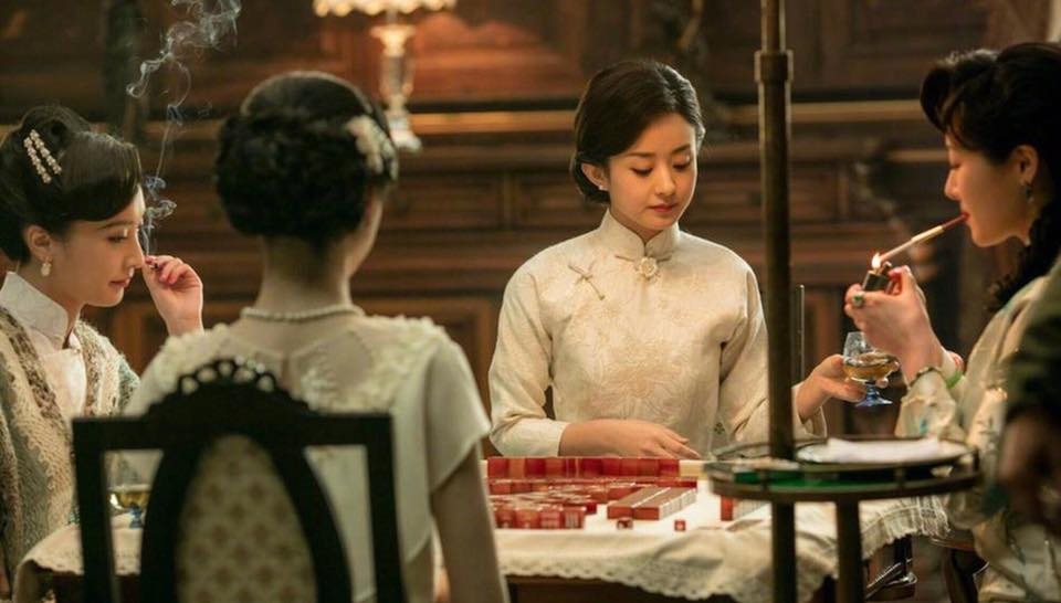 Tạo hình 'già dặn' của Triệu Lệ Dĩnh trong phim mới 'hút fan' ầm ầm