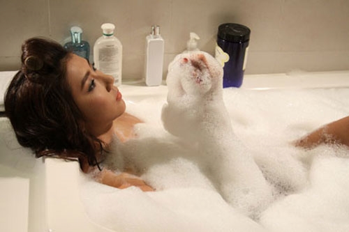 Cảnh quay của Ngọc Quyên được đánh giá là vô cùng quyến rũ nhưng cũng vô cùng tinh tế.