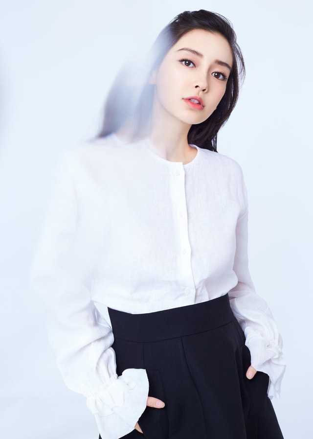 AngelaBaby diện sơ mi trắng: Hình tượng ngự tỷ 'chuẩn chỉnh' là đây!