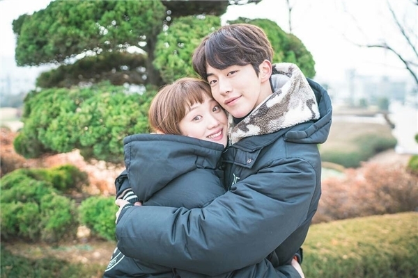 Rộ tin Nam Joo Hyuk và Lee Sung Kyung 'giả vờ chia tay' để hẹn hò