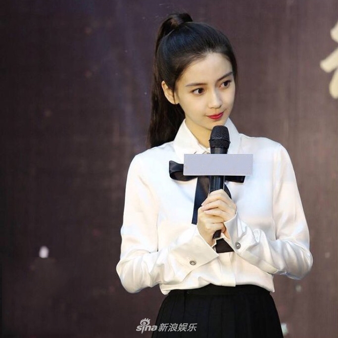 AngelaBaby diện sơ mi trắng: Hình tượng ngự tỷ 'chuẩn chỉnh' là đây!