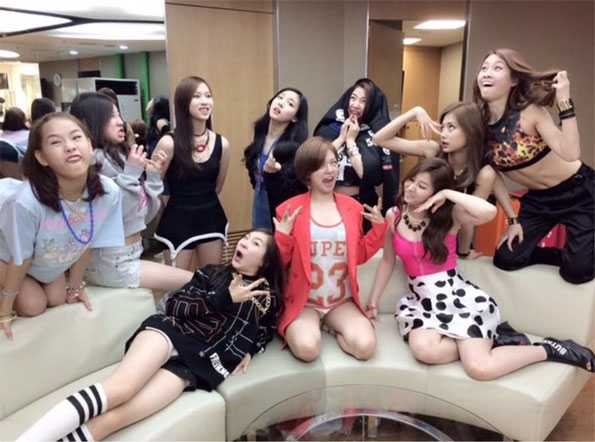 Loạt ảnh ganh đua danh hiệu 'gánh hài quốc dân' của loạt sao Kpop