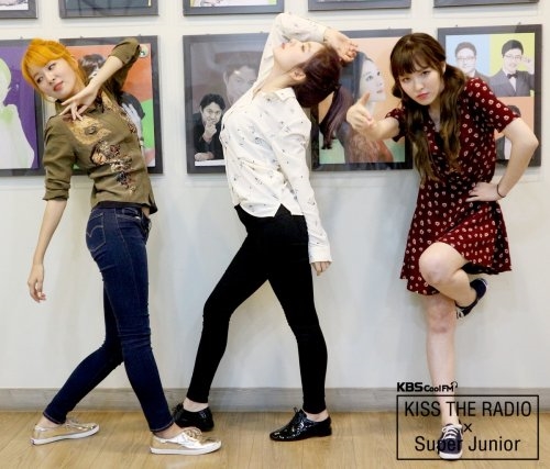 Loạt ảnh ganh đua danh hiệu 'gánh hài quốc dân' của loạt sao Kpop