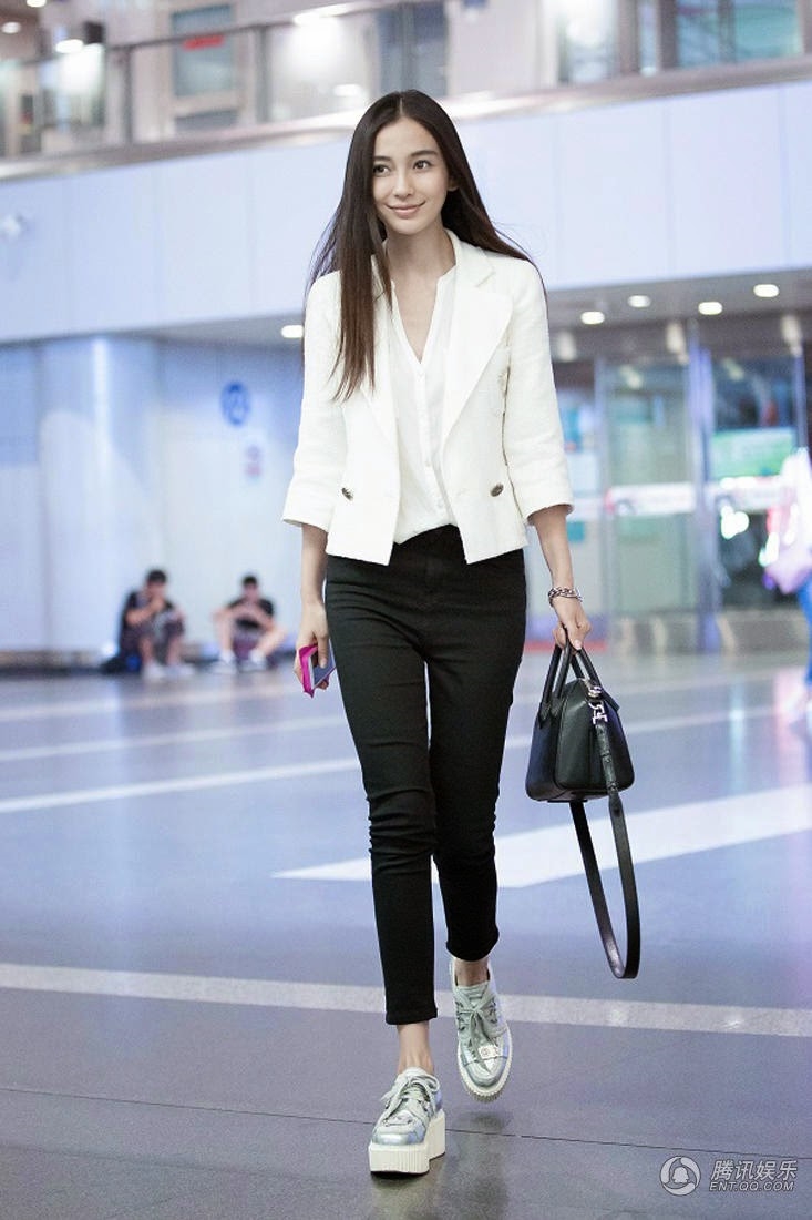AngelaBaby diện sơ mi trắng: Hình tượng ngự tỷ 'chuẩn chỉnh' là đây!