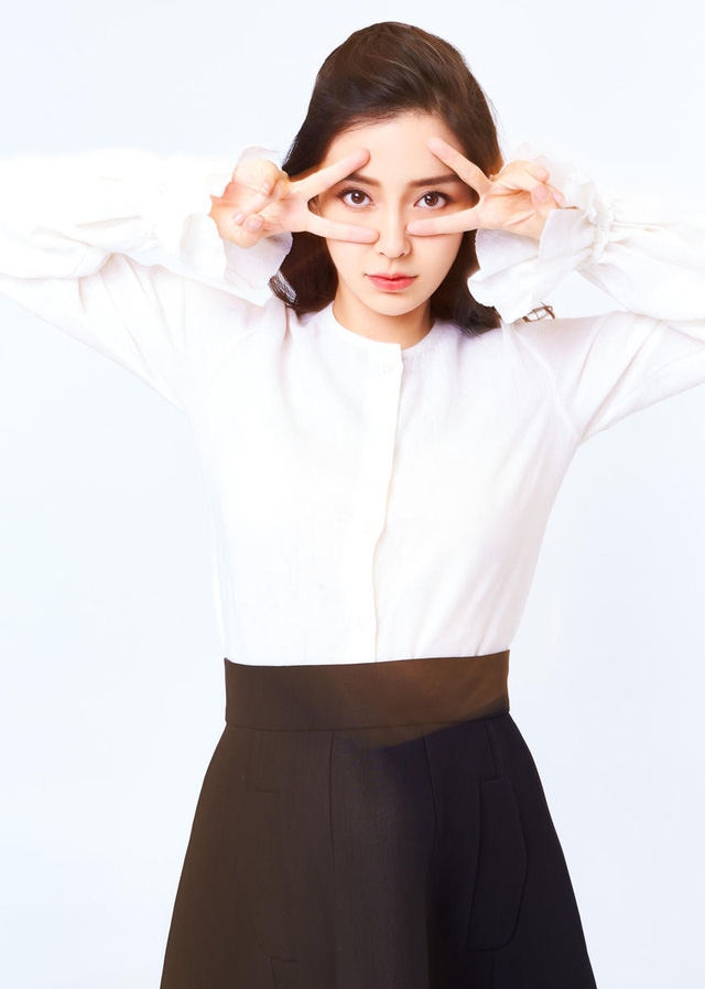 AngelaBaby diện sơ mi trắng: Hình tượng ngự tỷ 'chuẩn chỉnh' là đây!