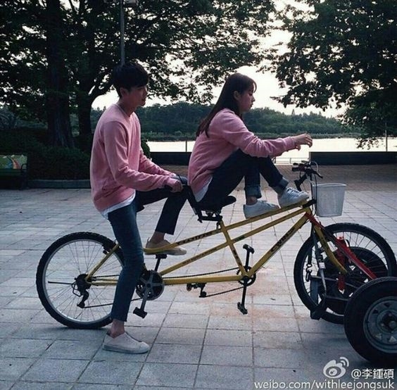 Trên phim ngầu bao nhiêu, hậu trường lầy bấy nhiêu của loạt phim Hàn