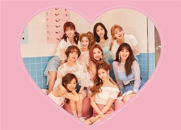 TWICE - đứa "con cưng" nhà JYP với 9 cô nàng dễ thương.