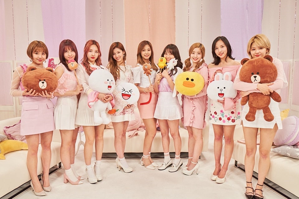TWICE sở hữu một lượng fan hùng hậu sau hơn 1 năm hoạt động.