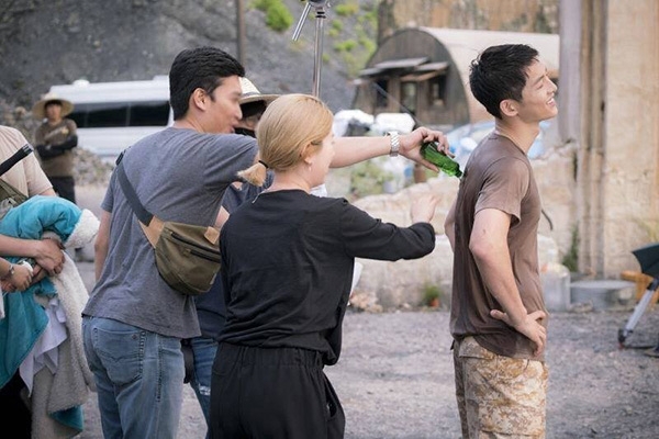 Trên phim ngầu bao nhiêu, hậu trường lầy bấy nhiêu của loạt phim Hàn