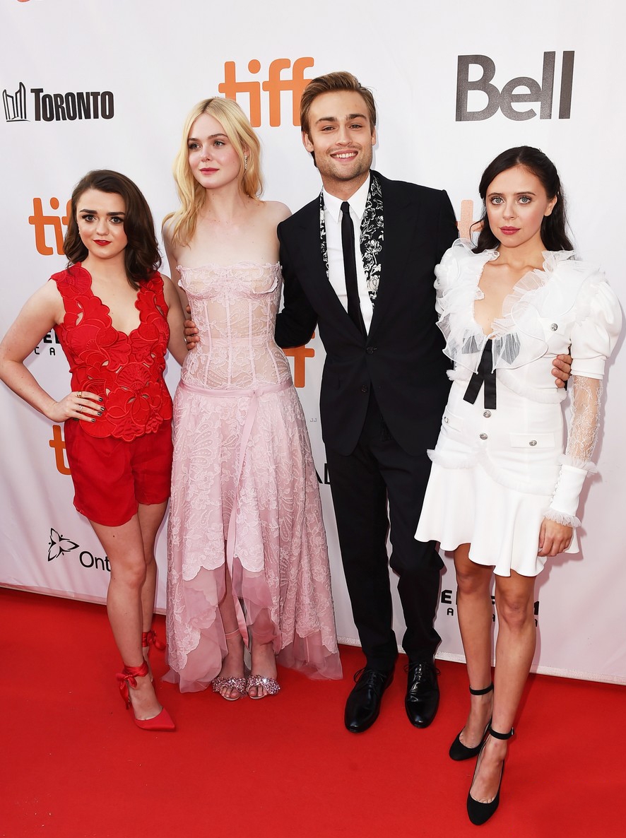 Elle Fanning đẹp long lanh như tiên nữ ở LHP Toronto 2017