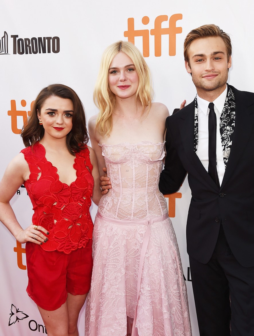 Elle Fanning đẹp long lanh như tiên nữ ở LHP Toronto 2017