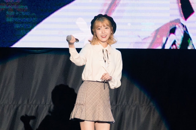 IU nhuộm tóc vàng xinh như tiên tử, sẵn sàng đối đầu cả EXO lẫn BTS