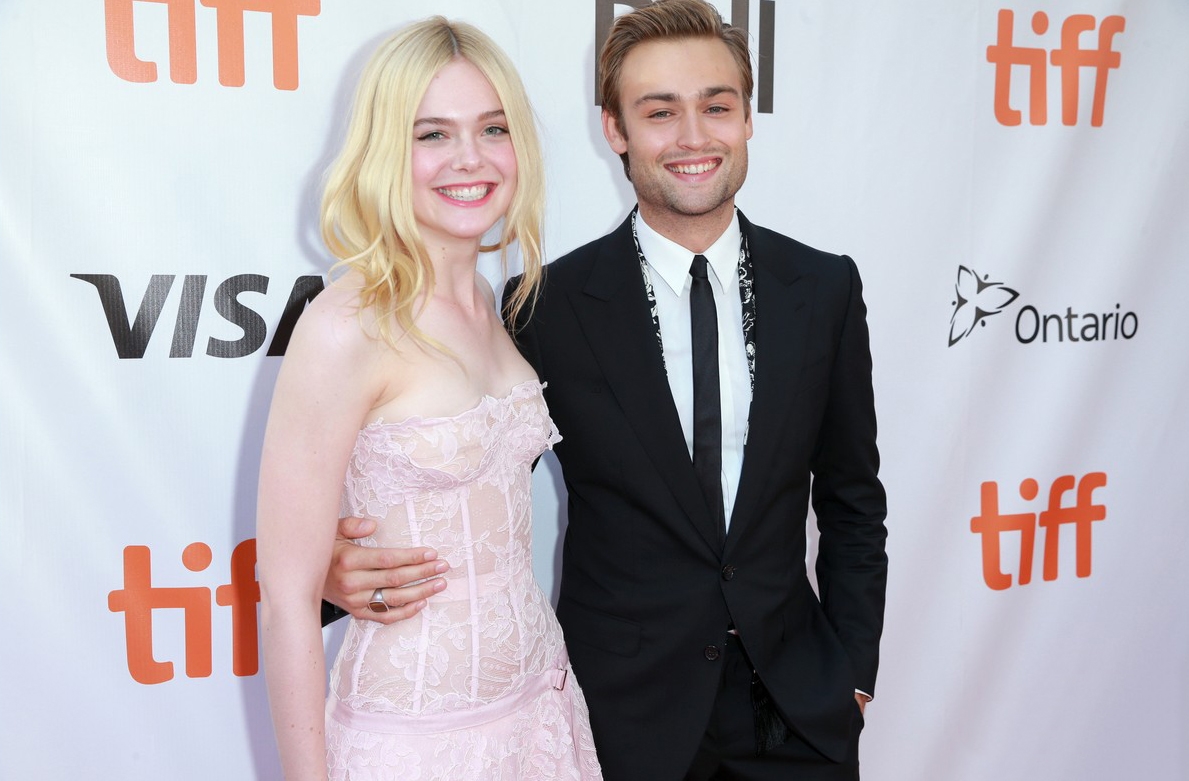 Elle Fanning đẹp long lanh như tiên nữ ở LHP Toronto 2017