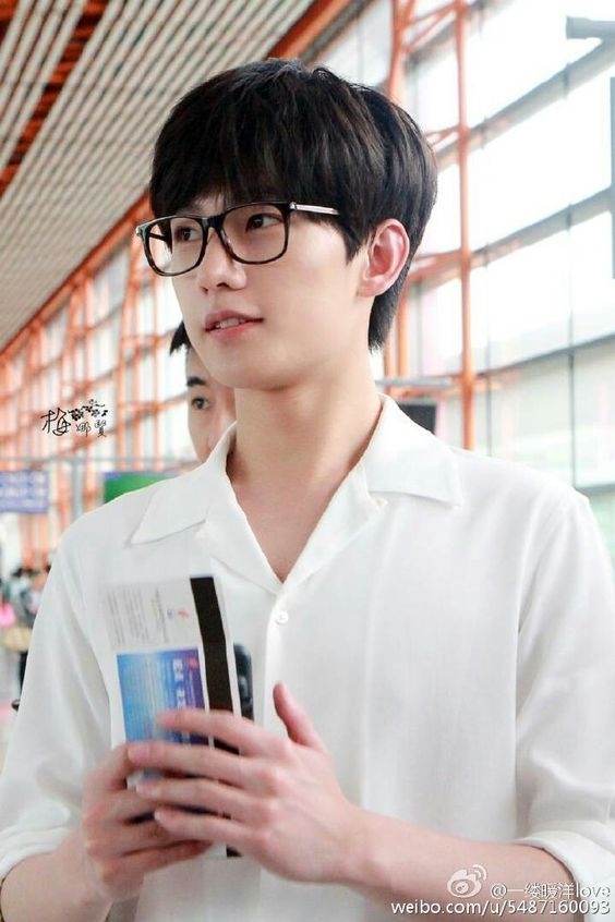Khi các nam thần Hoa ngữ đeo kính: đẹp trai rụng rời mọi góc nhìn