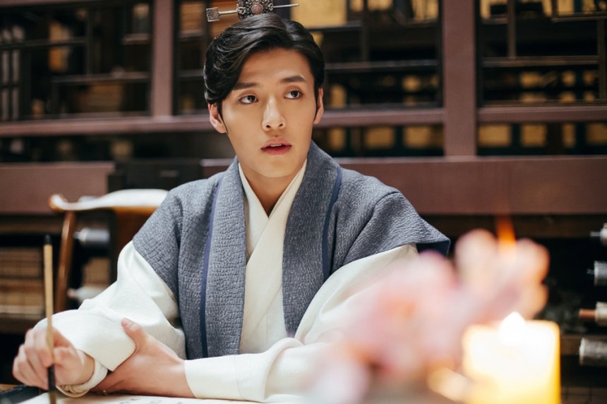 Kang Ha Neul tươi cười rạng rỡ nhập ngũ trưa 11/9