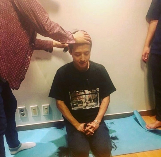 Kang Ha Neul tươi cười rạng rỡ nhập ngũ trưa 11/9