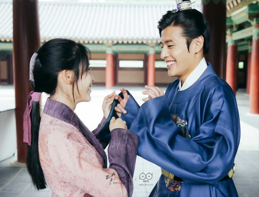 Kang Ha Neul chính thức lên tiếng về tin đồn hẹn hò với IU