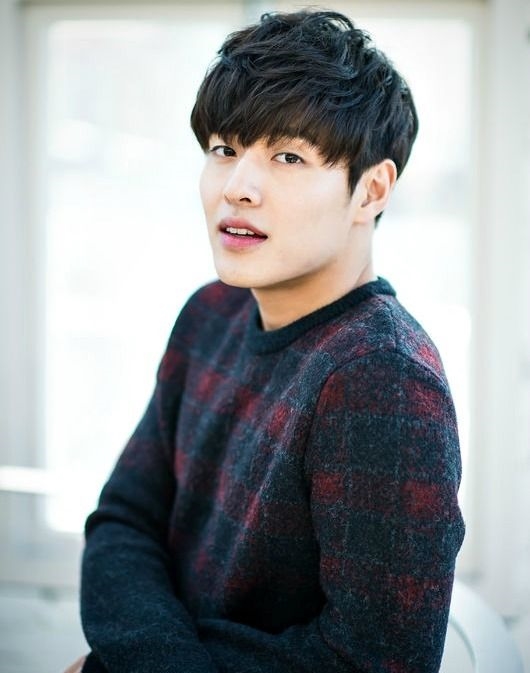 Kang Ha Neul tươi cười rạng rỡ nhập ngũ trưa 11/9