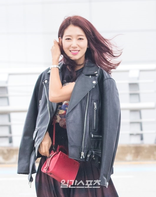 Park Shin Hye tươi như hoa sáng sớm lên đường đi dự tuần lễ thời trang New York