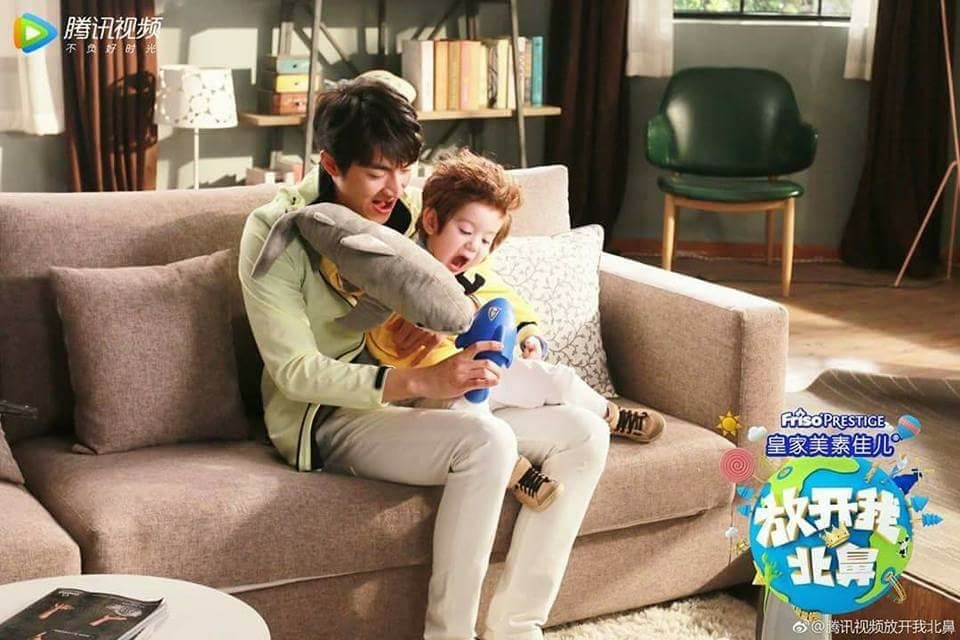 Nhìn những bức hình này, các fan nữ sẽ muốn "bắt cóc" Nguyệt công tử về làm chồng ngay và luôn.