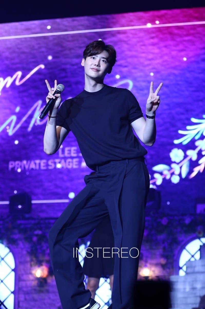Fanmeeting của Lee Jong Suk, Suzy xuất hiện làm khách mời