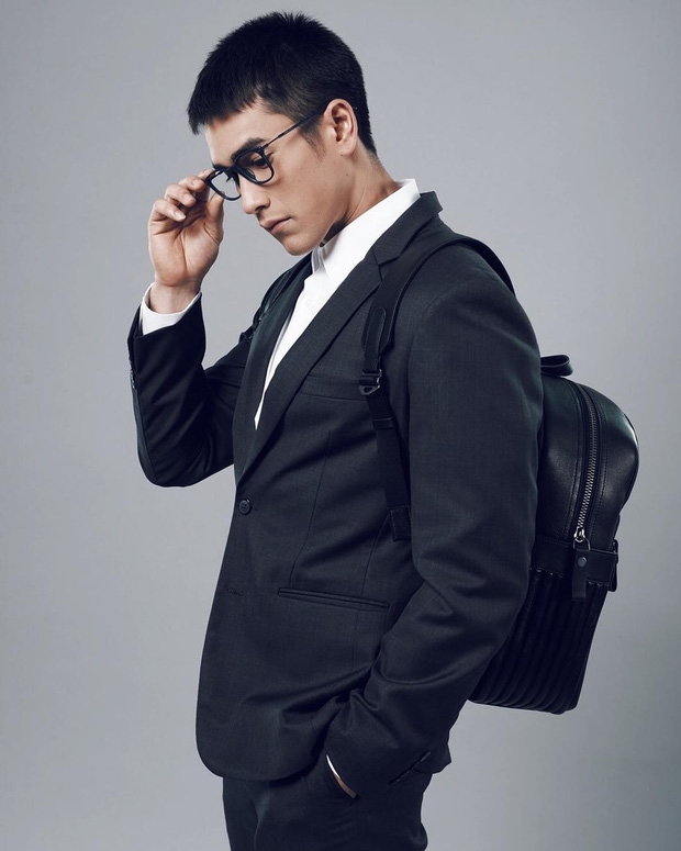 Và một "cụ giáo" Nadech Kugimiya thần thái hơn người.