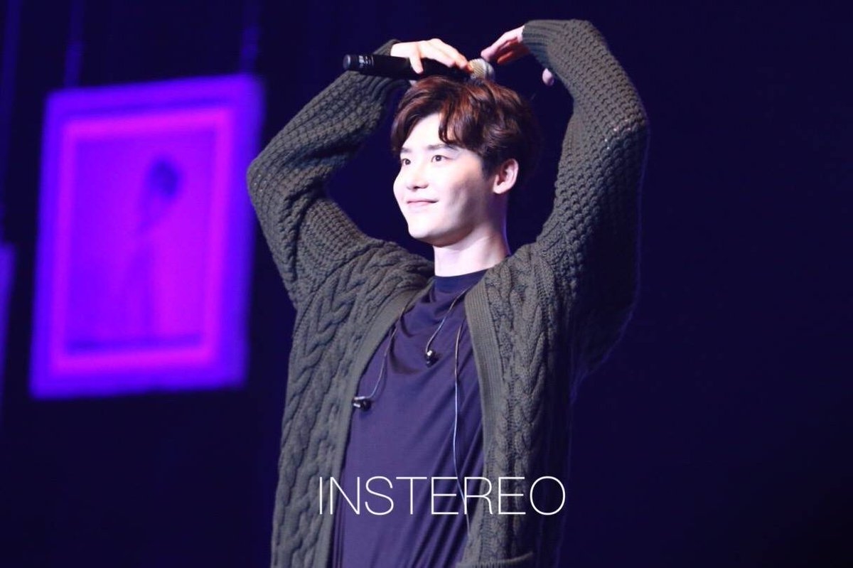 Fanmeeting của Lee Jong Suk, Suzy xuất hiện làm khách mời