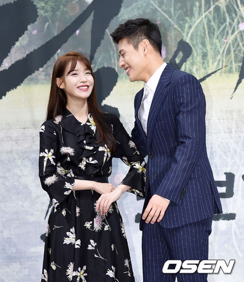 Kang Ha Neul chính thức lên tiếng về tin đồn hẹn hò với IU