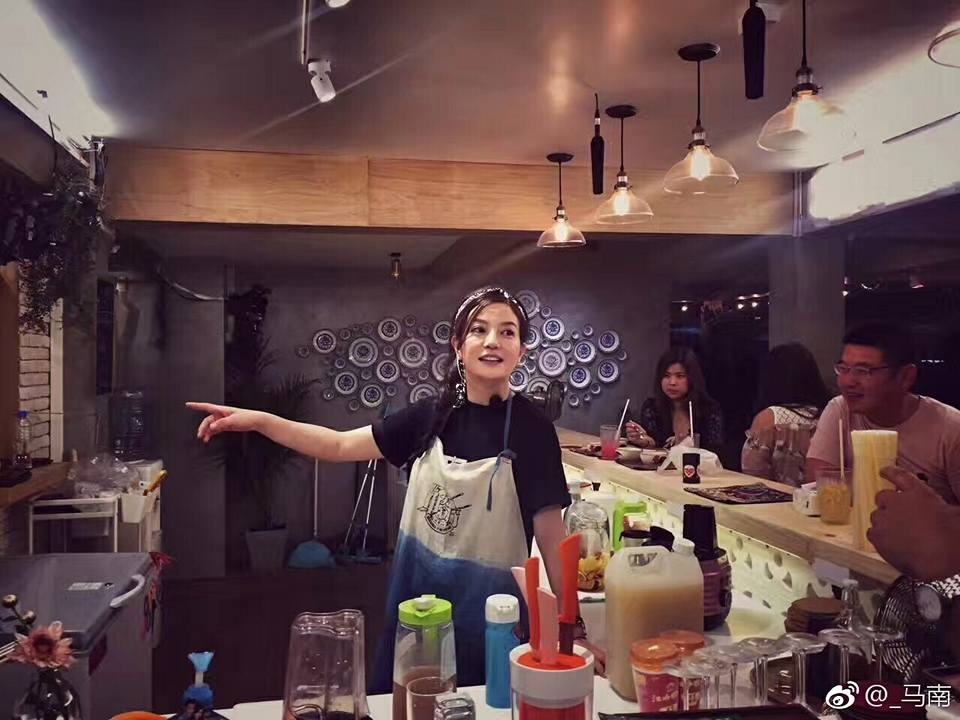 Triệu Vy trẻ trung, 'xì tin' hết nấc trong show mới khiến fan phát sốt