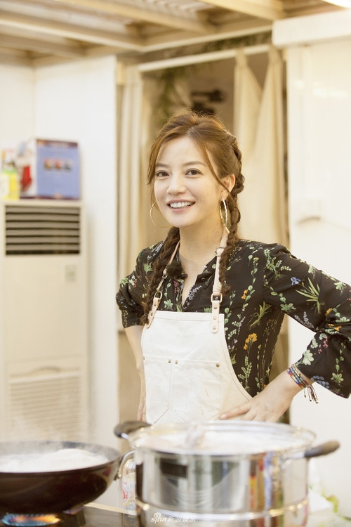 Triệu Vy trẻ trung, 'xì tin' hết nấc trong show mới khiến fan phát sốt