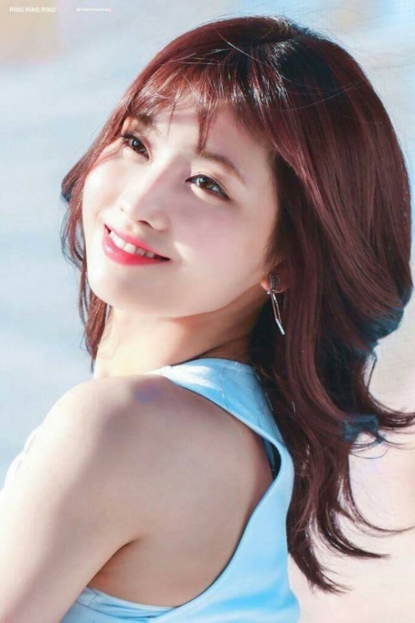 Vẻ đẹp "không tì vết" của thành viên Twice trước đây.