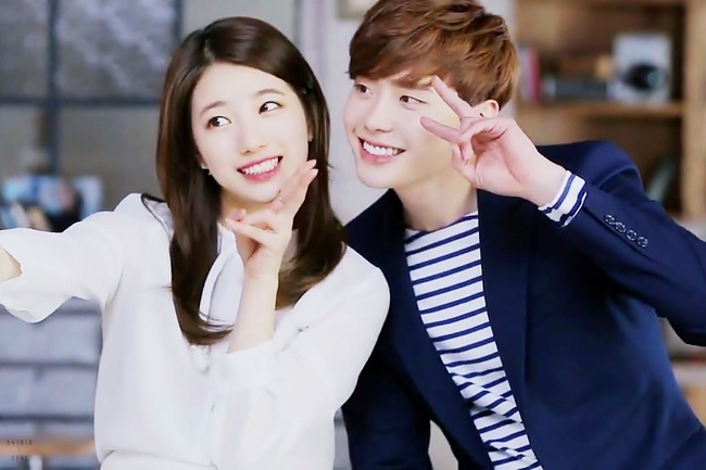 Suzy khoe hình tự sướng ngọt ngào với Lee Jong Suk