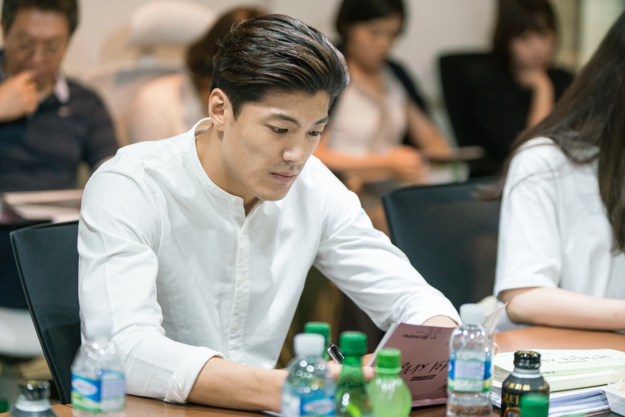 Phim mới của Choi Si Won & Kang So Ra tung hình đọc kịch bản đầu tiên