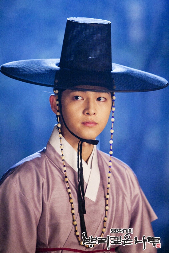 Song Joong Ki từ chối phim mới vì quay sát ngày cưới