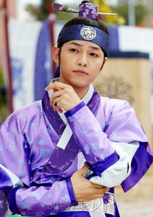 Song Joong Ki từ chối phim mới vì quay sát ngày cưới