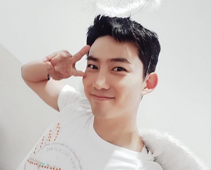 Taecyeon (2PM) cuối cùng cũng tiết lộ những bức ảnh nhập ngũ đầu tiên