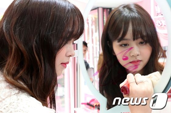 Kim So Hyun ngày càng lấy lại phong độ, rạng rỡ tại sự kiện mới