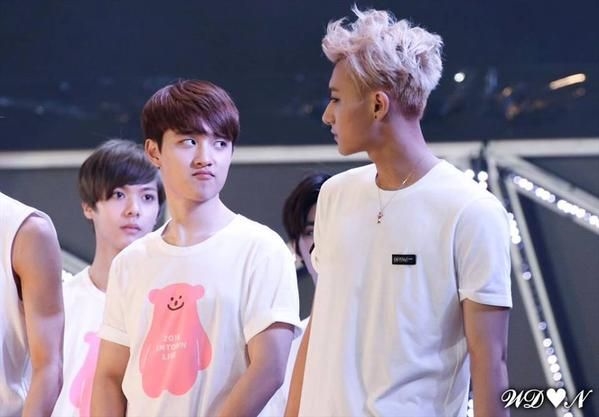 Những lần bị 'dìm hàng' chiều cao 'vừa tội, vừa thương' của D.O (EXO)