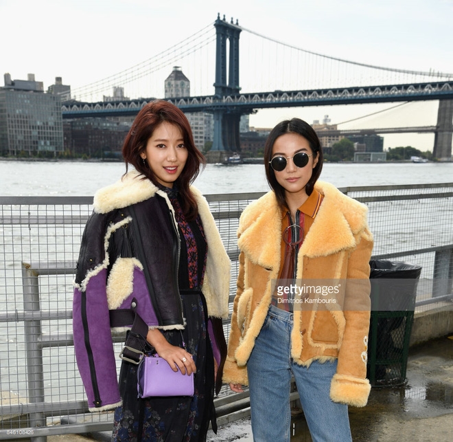 Park Shin Hye và Yoyo Cao.