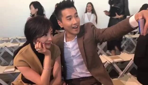 Hình ảnh đáng yêu của cặp đôi tại hậu trường trong ngày tái ngộ.