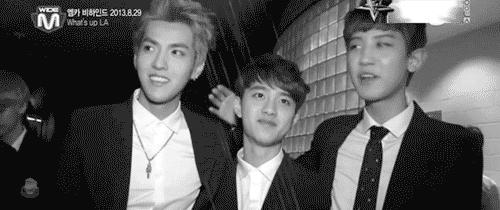Những lần bị 'dìm hàng' chiều cao 'vừa tội, vừa thương' của D.O (EXO)