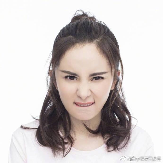 Dương Mịch trả lời khiến fan á khẩu khi bị hỏi về việc ăn mặc trái mùa